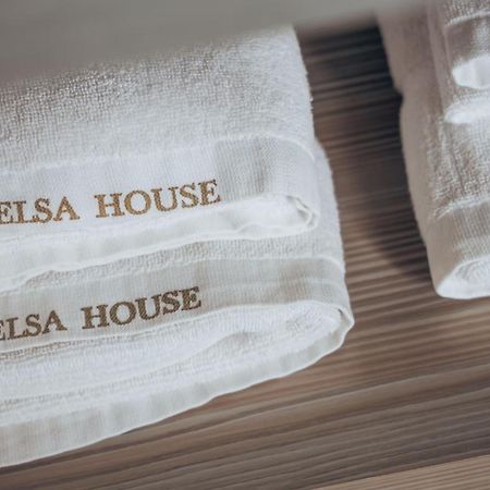 Elsa House Hotell Tainan Exteriör bild